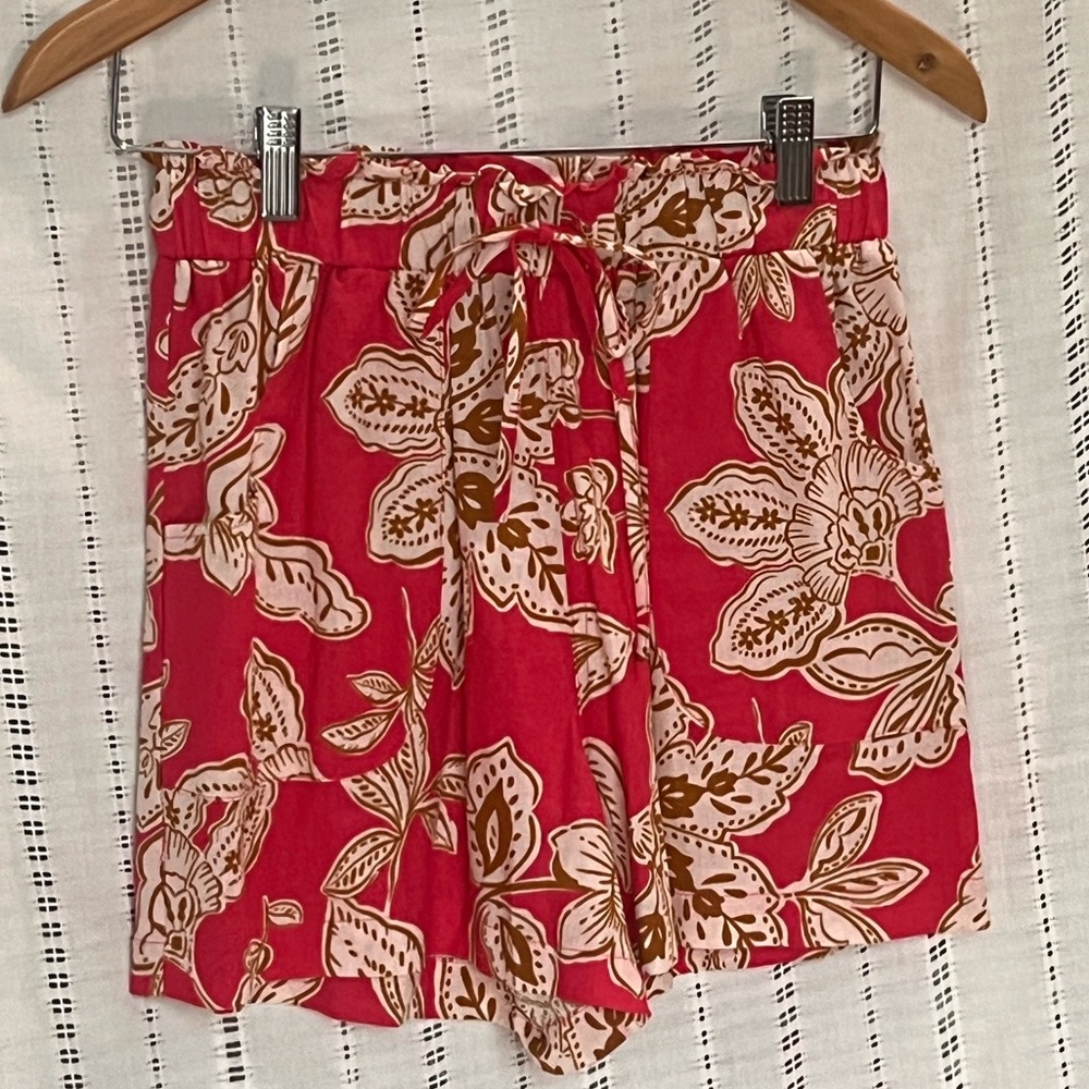 Every Raspberry Floral High Waist Shorts NWT Size Small